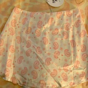 Princess Polly mini pink and white paisley -tags!